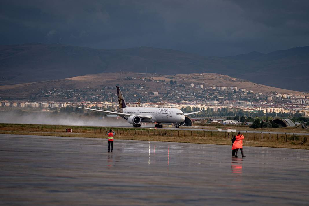 Erzurum’da zorunlu iniş yapan uçak, Hindistan’a döndü - Resim: 21